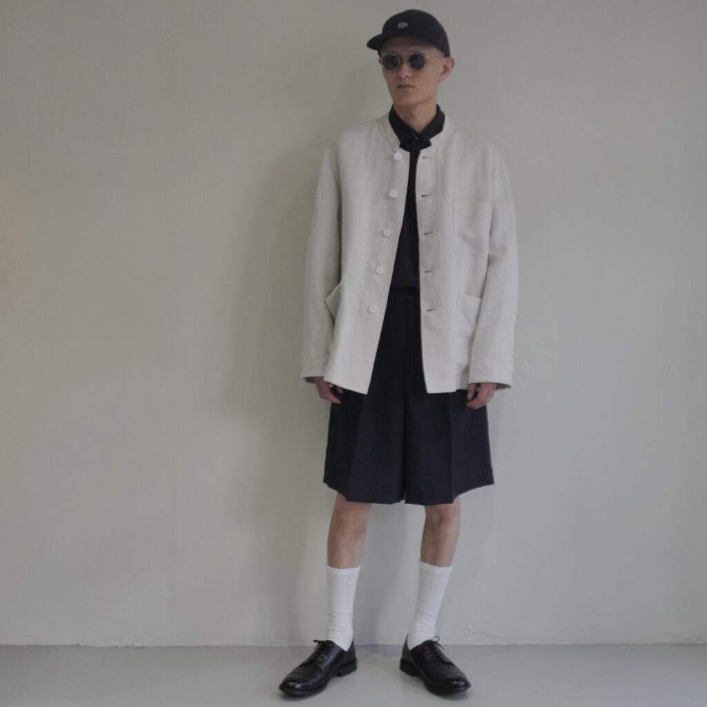 DSC00224 Scye Linen Herringbone Stand Collar Jacket_Clean but relaxed.
Minimal but expressive.