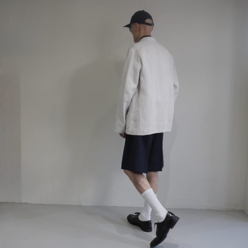 DSC00231 Scye Linen Herringbone Stand Collar Jacket_Clean but relaxed.
Minimal but expressive.