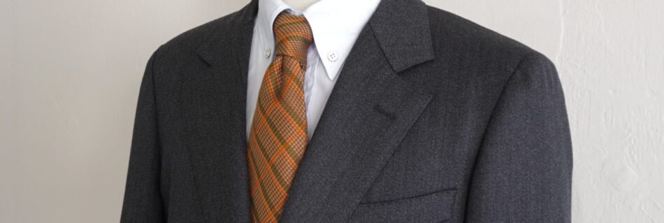 タフでエレガント——Canonico “Covert Cloth” スーツの魅力