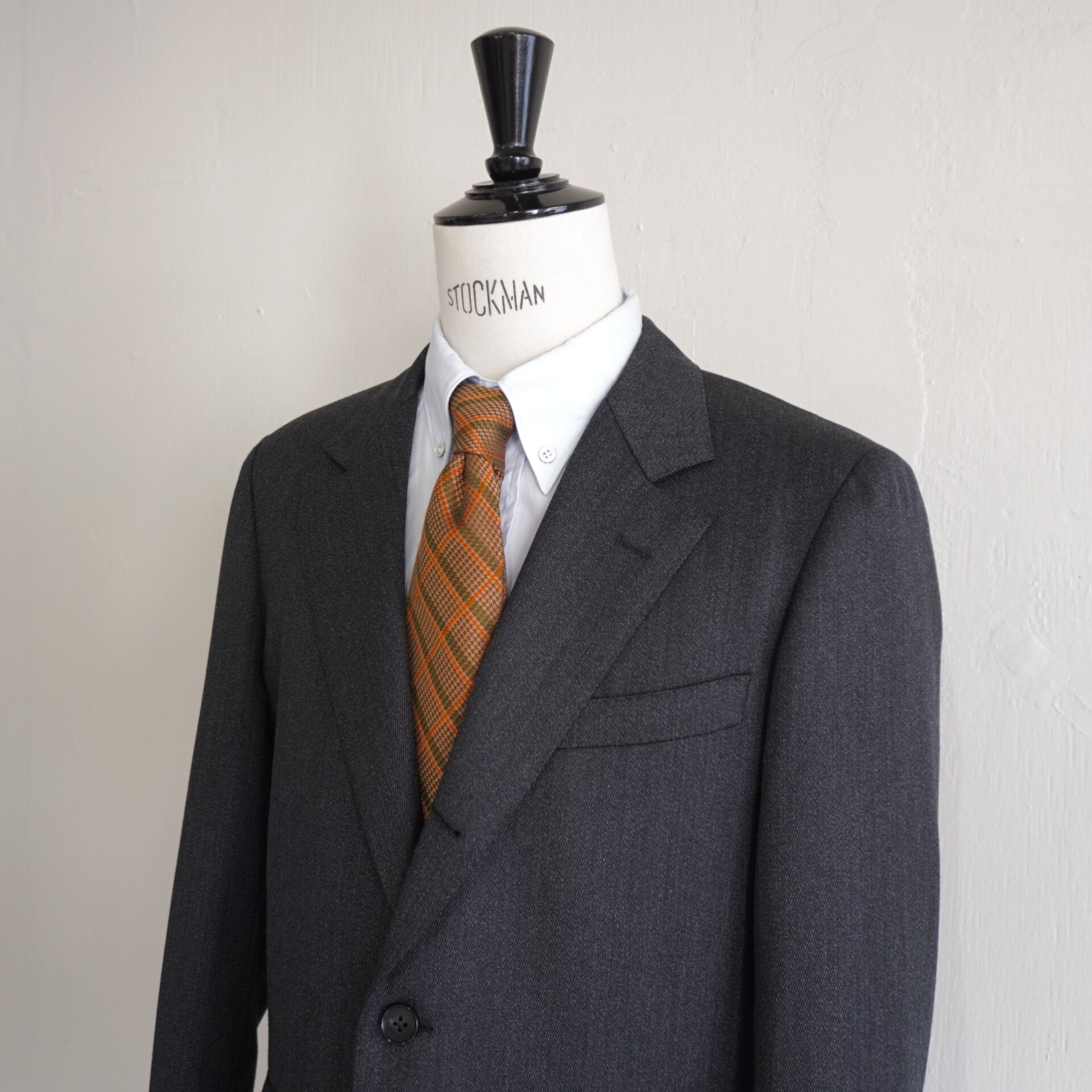 タフでエレガント——Canonico “Covert Cloth” スーツの魅力